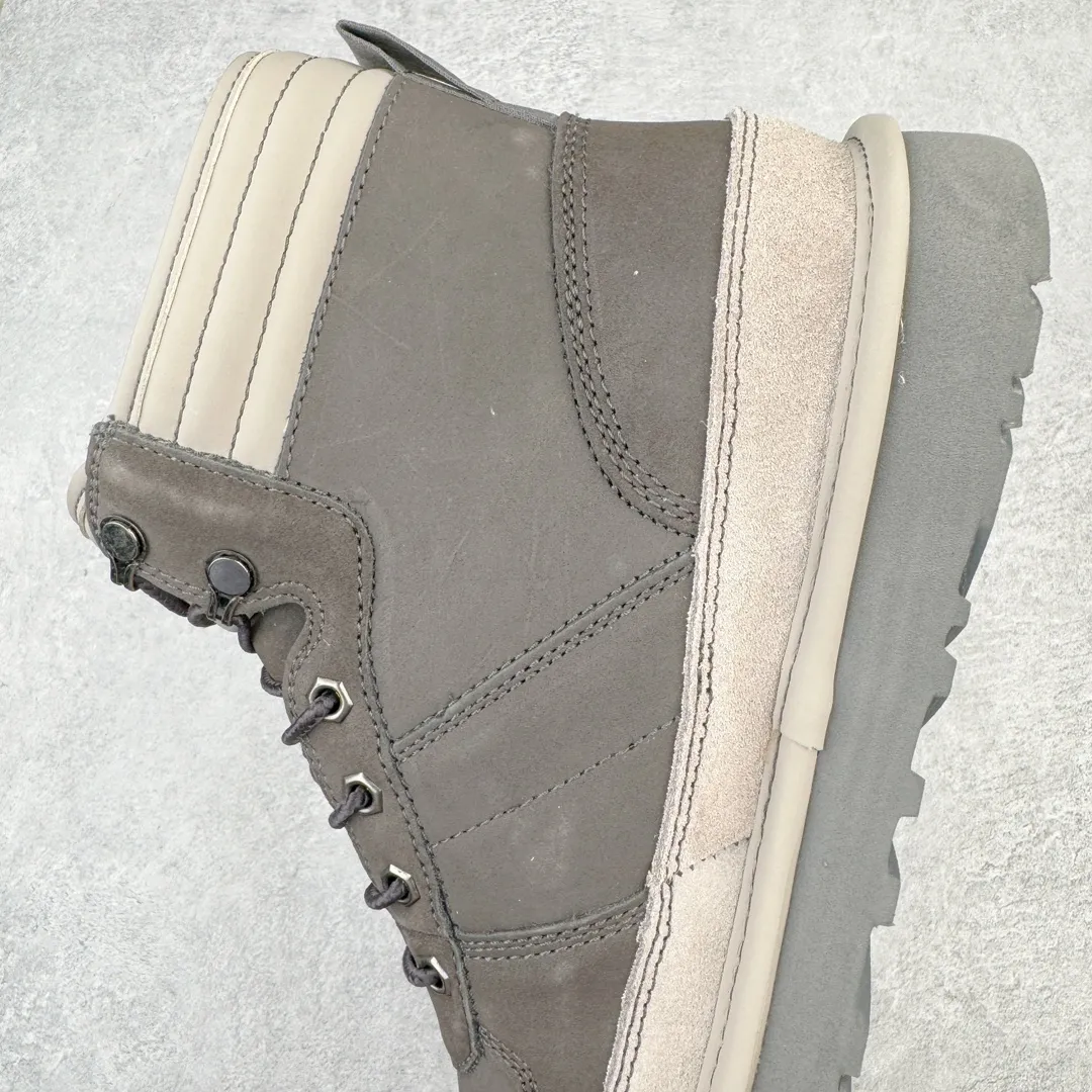 Pick up locally💰760 UGG 7089 Highlander autumn and winter sheepskin and fur integrated snow boots. All shoes are made from ZP. Longfeng A-grade Australian imported sheepskin and fur integrated men's boots. Brand OEM production line. Fully follow the ZP process. OEM original pattern maker. Adhering to the principle of no original shoes and no development selection. Pay attention to every detail. The most authentic version on the market. TREADLITE "light wing" technology outsole. Lightweight/durable/flexible/pile size: 40 41 42 43 44 45 Coding: by3936060
